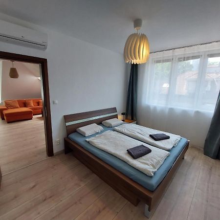 Utulny Apartman V Bratislava 4 Exteriör bild
