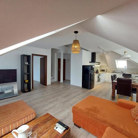 Utulny Apartman V Bratislava 4 Exteriör bild