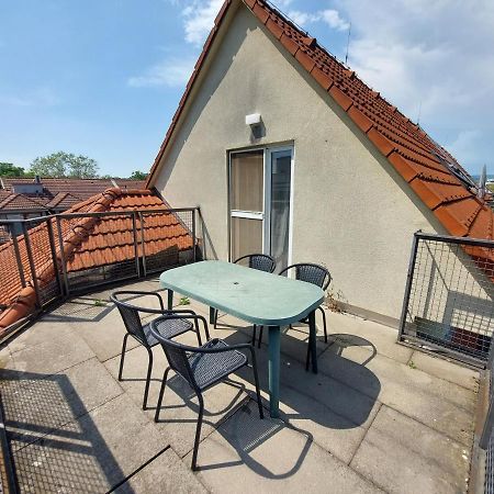 Utulny Apartman V Bratislava 4 Exteriör bild