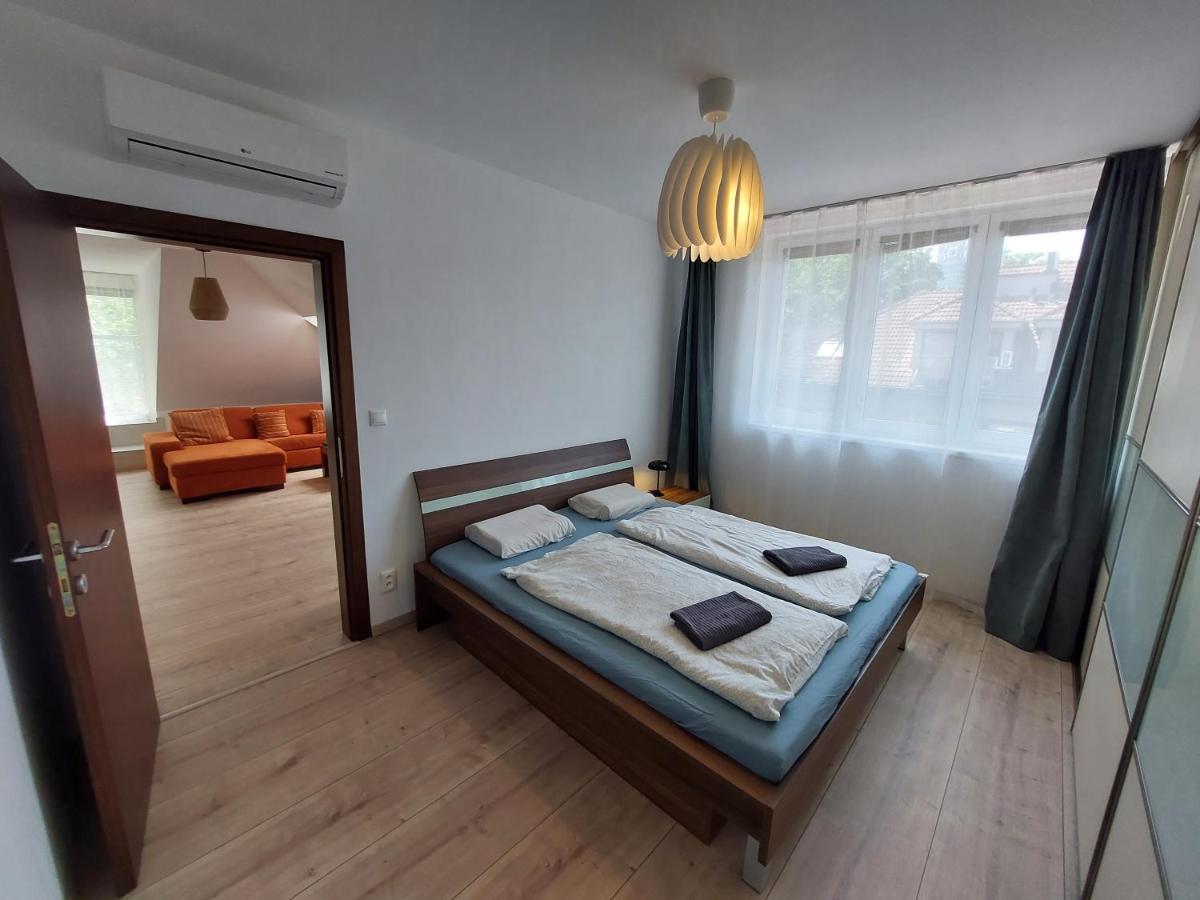Utulny Apartman V Bratislava 4 Exteriör bild