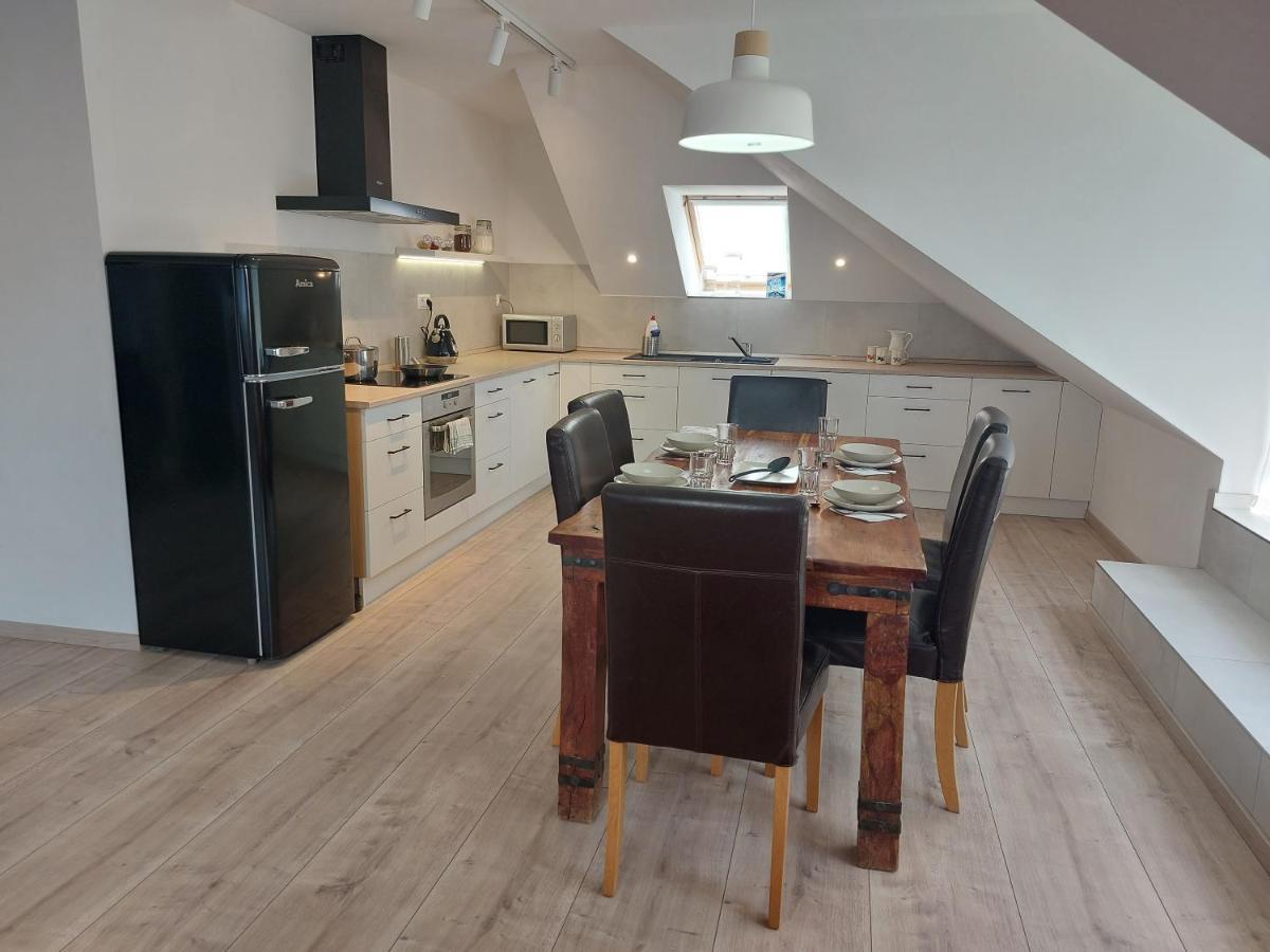 Utulny Apartman V Bratislava 4 Exteriör bild