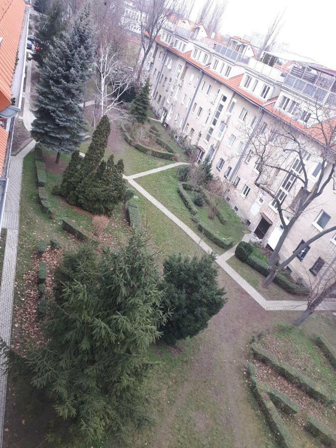 Utulny Apartman V Bratislava 4 Exteriör bild